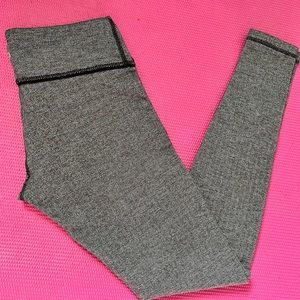 ✨like new Lululemon herringbone wunder under pants size 6